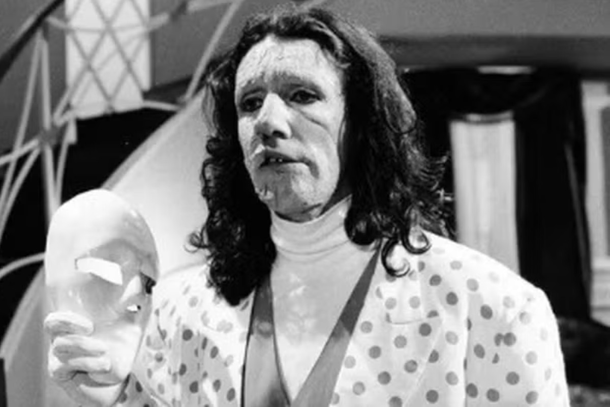 mascarado adonai (breno moroni) em a viagem