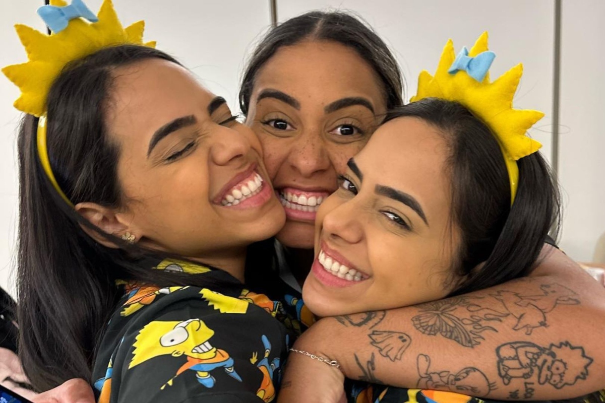 MC Loma e as Gêmeas Lacração