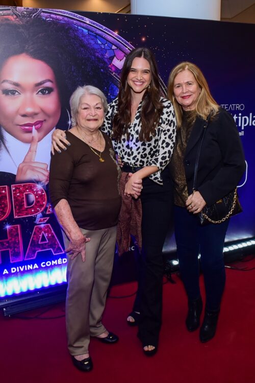 Juliana Paiva, a mãe e a avó