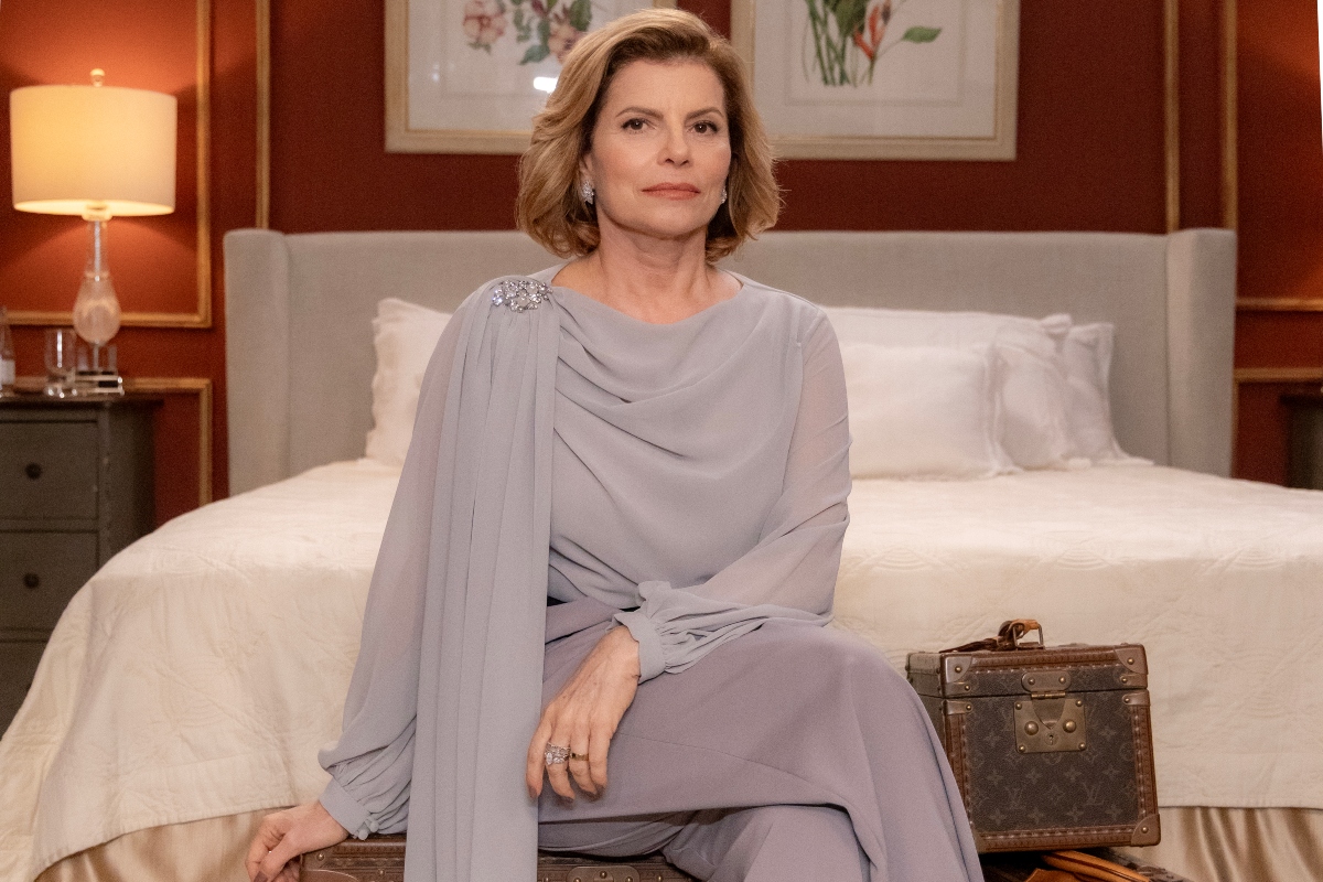 Odete (Debora Bloch)