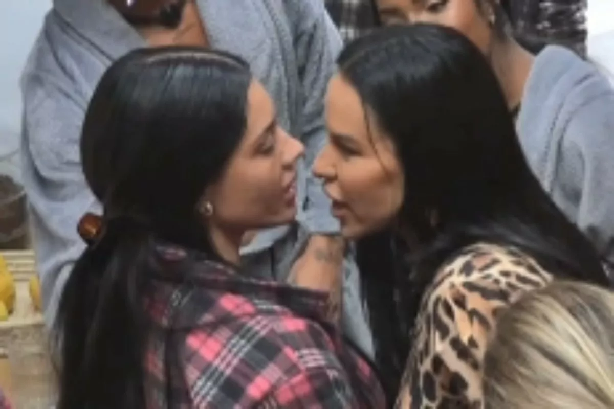 rayane e tamires brigando na dispensa de a fazenda 17