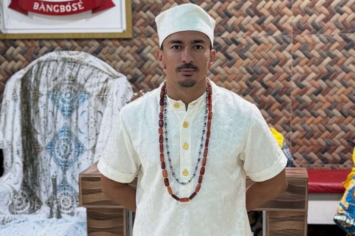 renan machado, irmão de anitta, com pai de santo