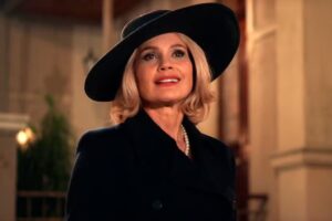 Sandra (Flávia Alessandra) promete causar na sua volta ao Brasil em 'Êta Mundo Melhor'