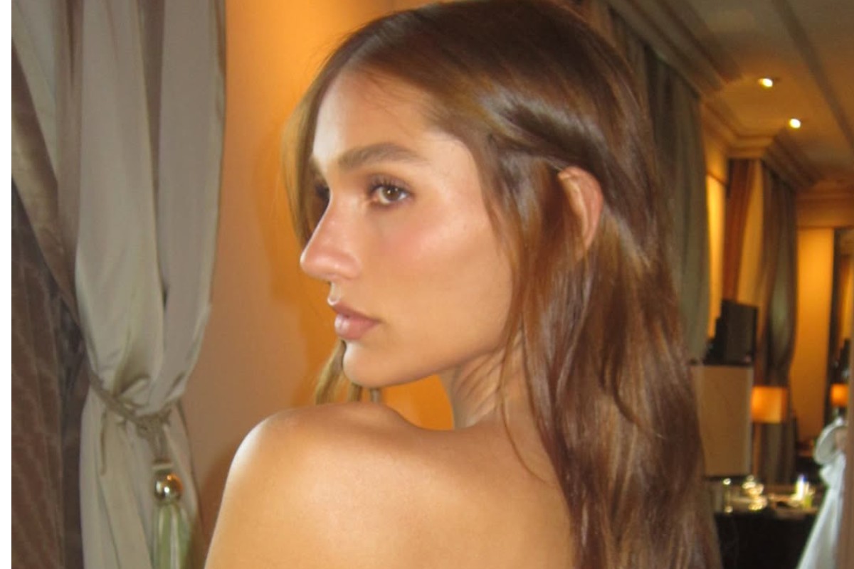 sasha posando de topless