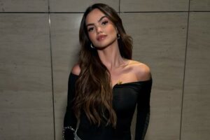 suzanna freitas posando bonitona