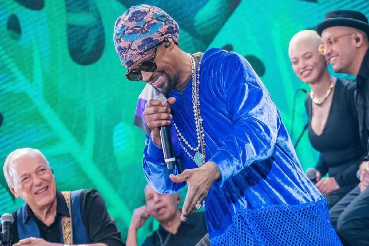 toni garrido cantando no altas horas