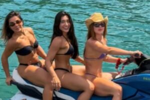 Virginia e amigas no jet ski