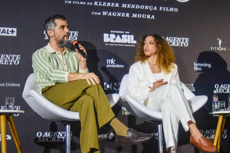 Wagner Moura e Alice Carvalho na coletiva de imprensa de "O Agente Secreto"