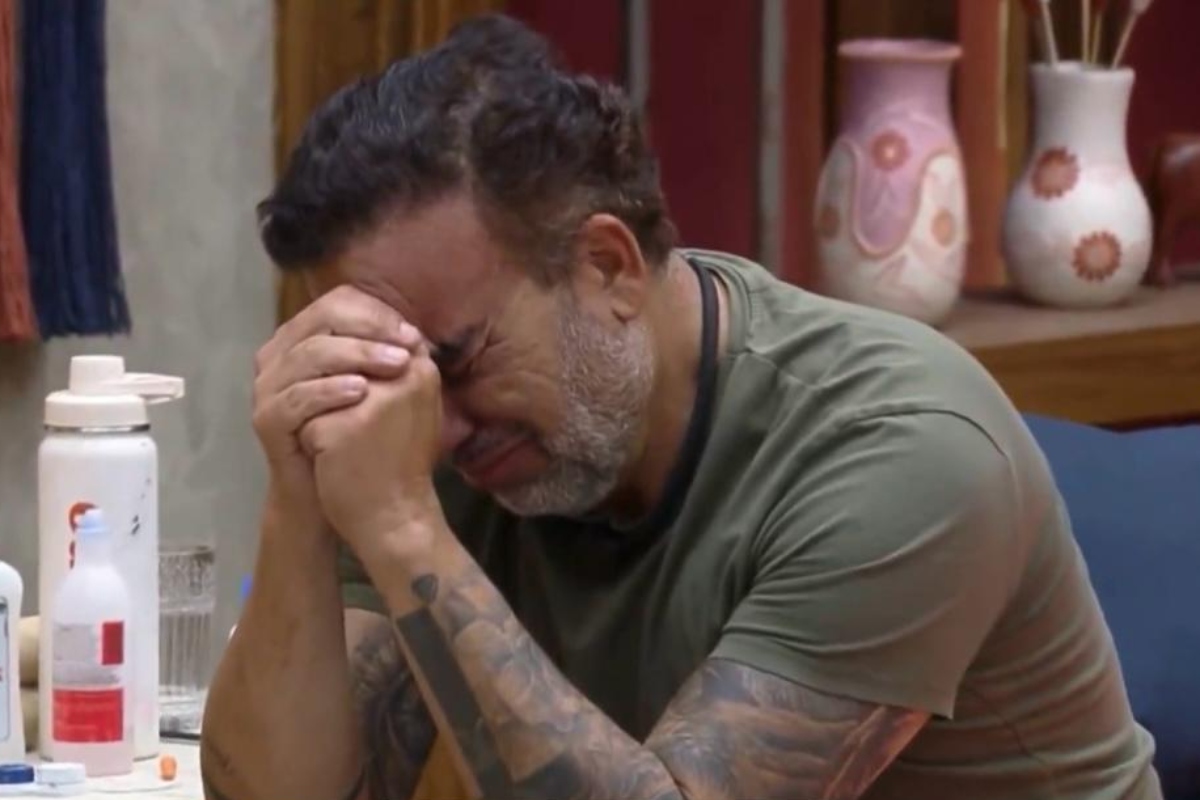 A Fazenda: Fabiano chora após expulsão de Créo