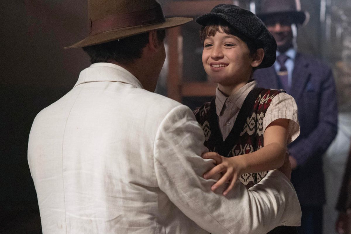 Candinho (Sergio Guizé) com Samir (Davi Malizia) em 