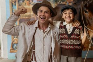 Candinho (Sergio Guizé) com Samir (Davi Malizia) em 