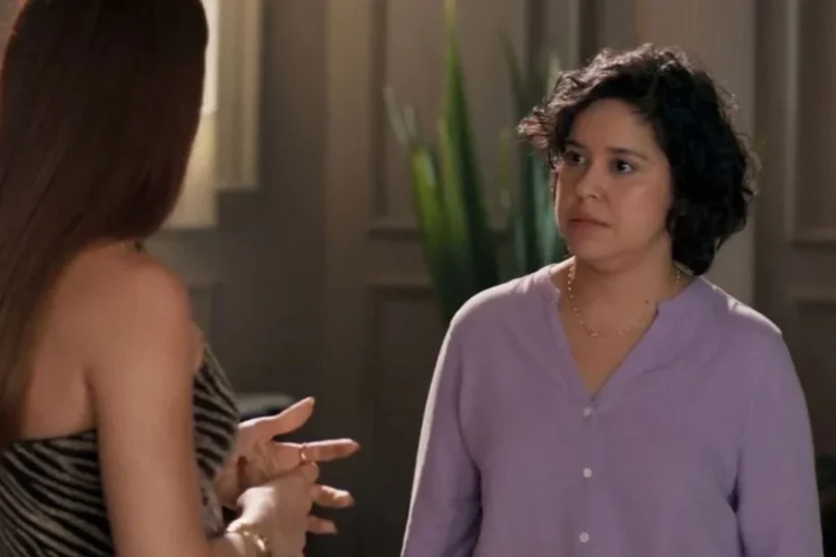 Claudia (Lorrana Mousinho)