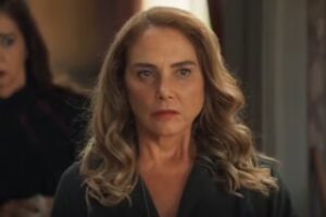 Zulma (Heloisa Périssé) se enfurece e dispara desejo sombrio sobre Dita (Jeniffer Nascimento) em 
