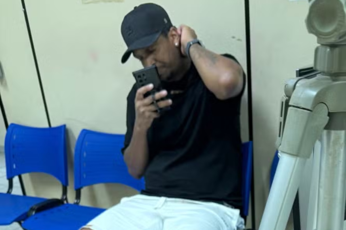 Ex-jogador Jô detido