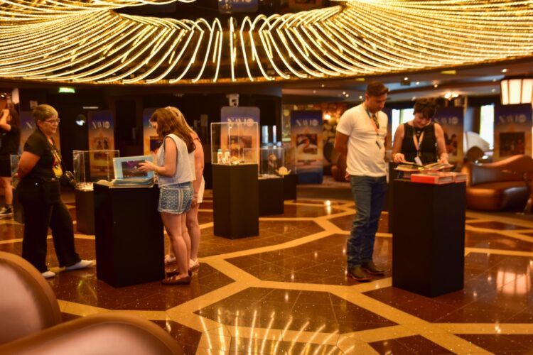 Exposição navio Chitãozinho e Xororó