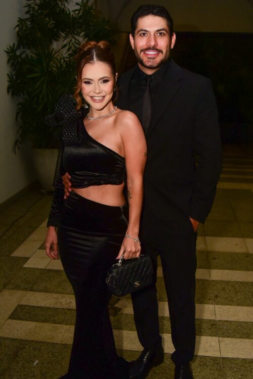 Mirela Janis e Yugnir