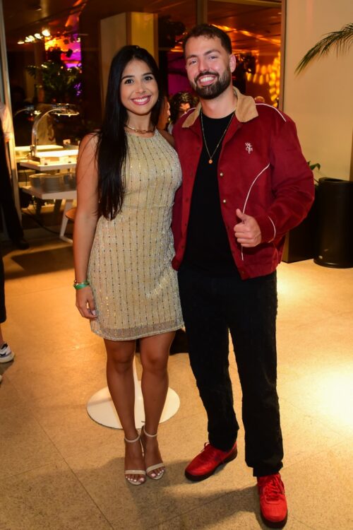 Matheus Costa e a namorada