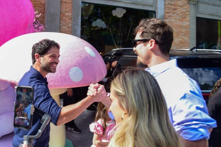 Nicolas Prattes e Duda Nagle