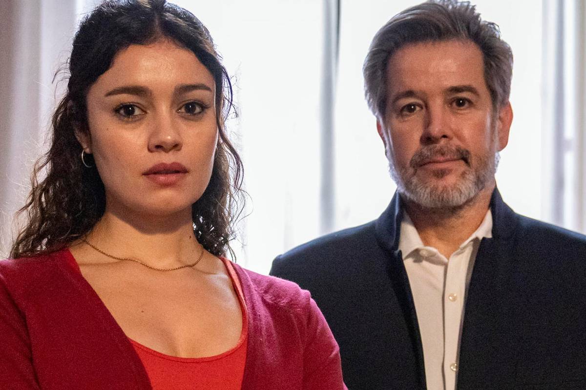 Gerluce (Sophie Charlotte) e Ferette (Murilo Benício) em Três Graças