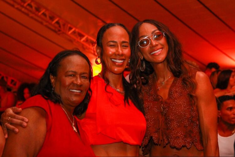 Dona Marinalva, Dejane e Naiara Santana, mãe e irmãs de Léo