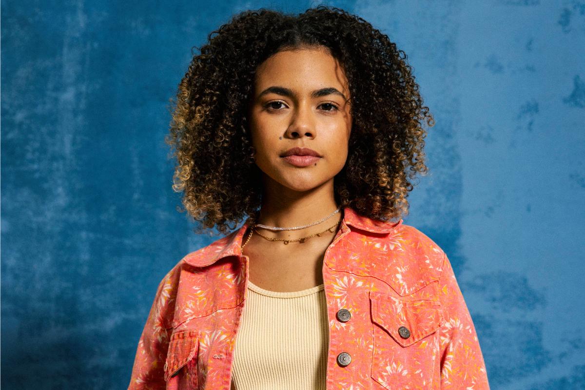 Joélly (Alana Cabral) em Três Graças