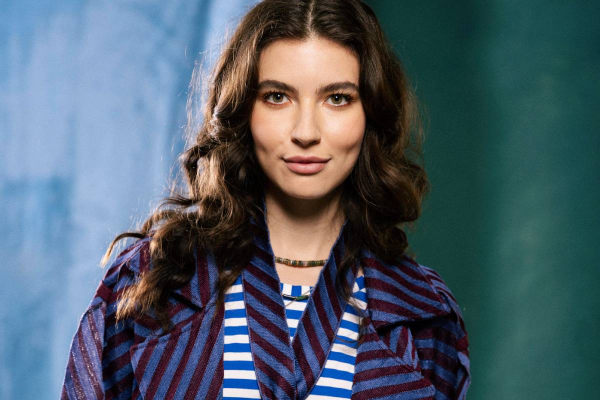 Lorena (Alanis Guillen) em Três Graças