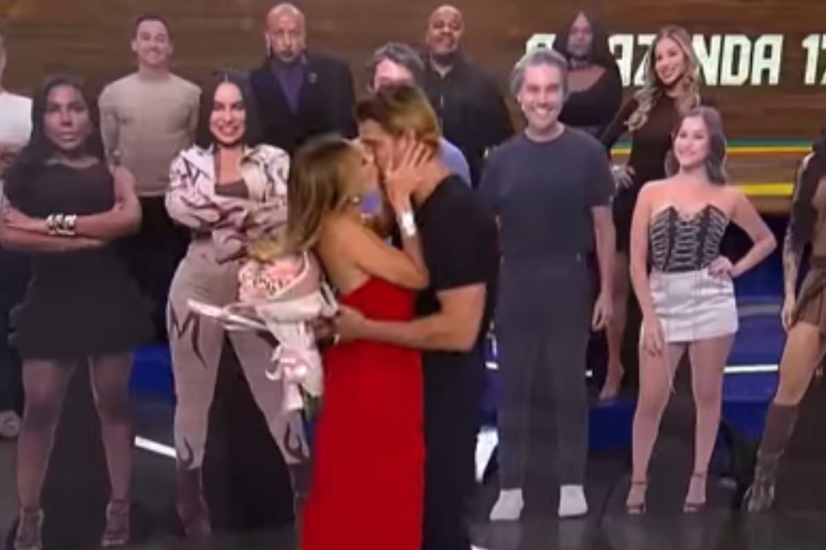 maria e matheus se beijando no hoje em dia