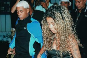 mc poze do rodo de mãos dadas com vivi noronha