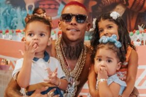 mc poze do rodo posando com os filhos