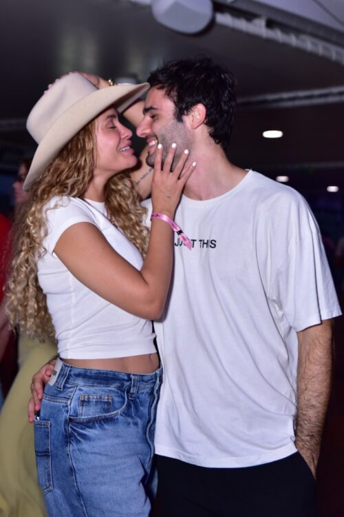 Sarah Andrade e o namorado