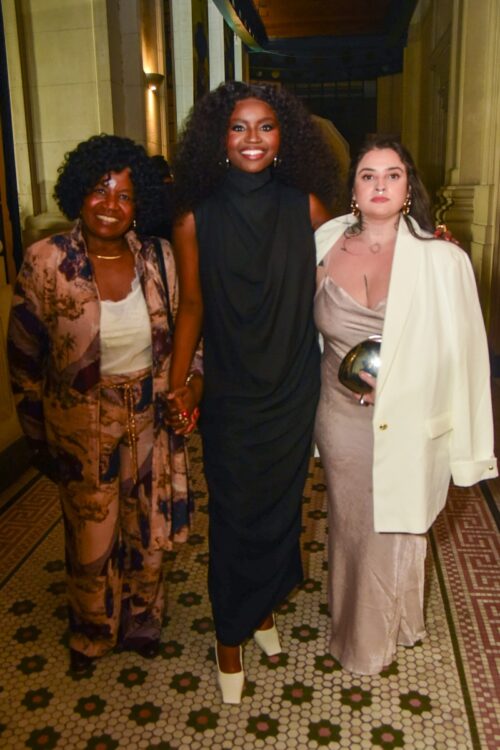 Kenya Sade, a mãe e a namorada 