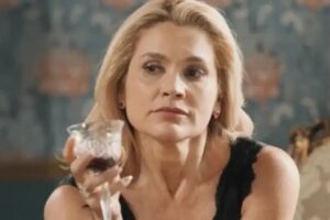 Sandra (Flávia Alessandra)