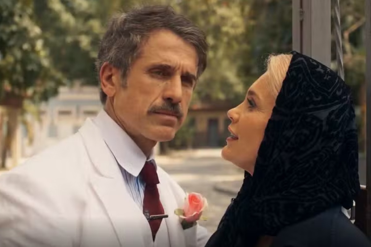 Sandra pressiona Ernesto a se casar com ela em