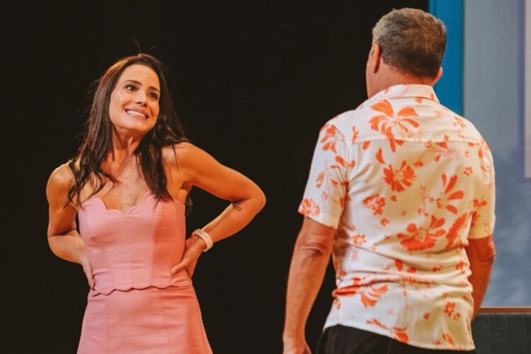 Juliana Knust e Eri Johnson na peça 'Aluga-se Um Namorado"