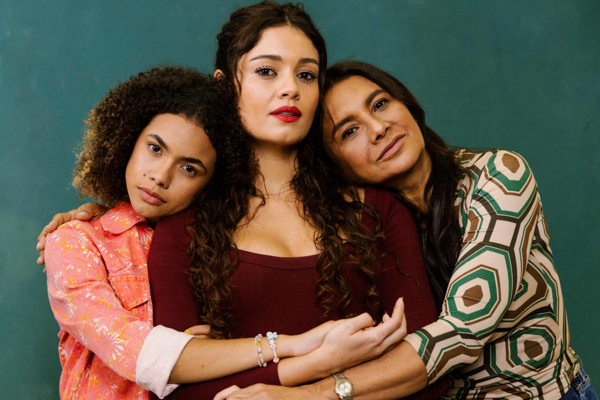 Joélly (Alana Cabral), Gerluce (Sophie Charlotte) e Lígia (Dira Paes) em 'Três Graças'