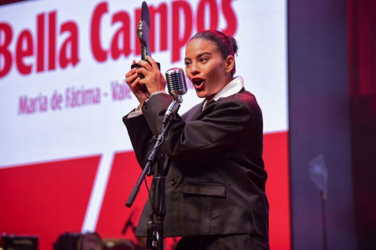 Bella Campos 