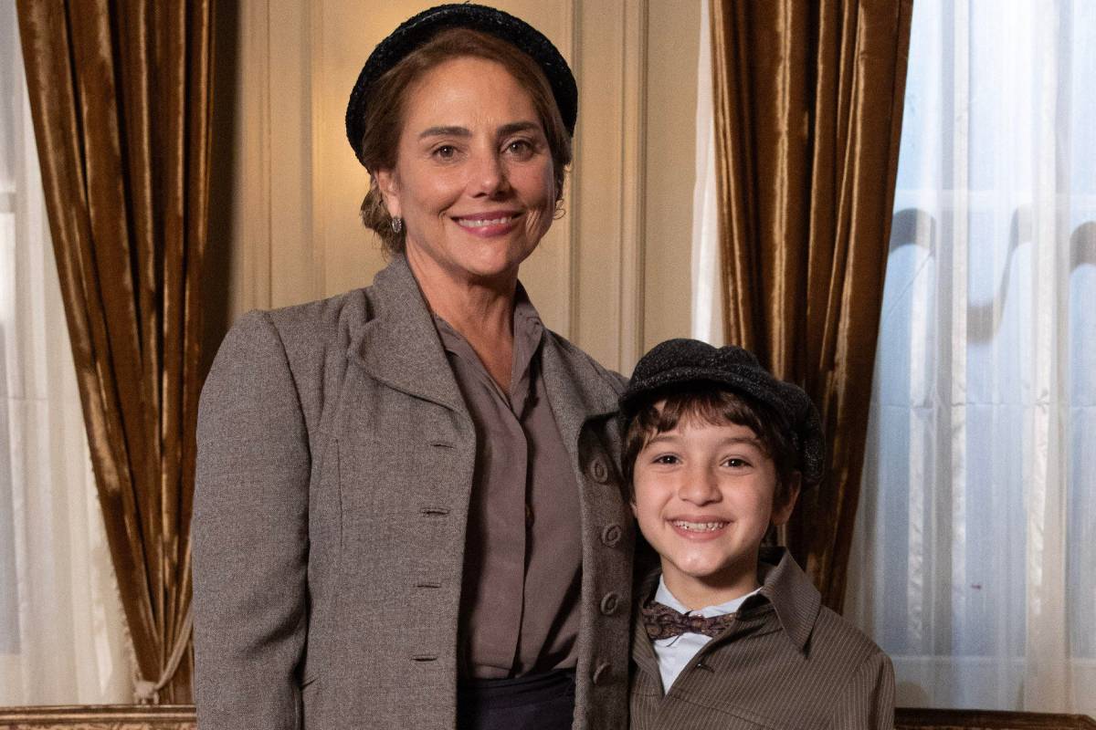 Zulma (Heloisa Périssé) e Samir (Davi Malizia) em Êta Mundo Melhor