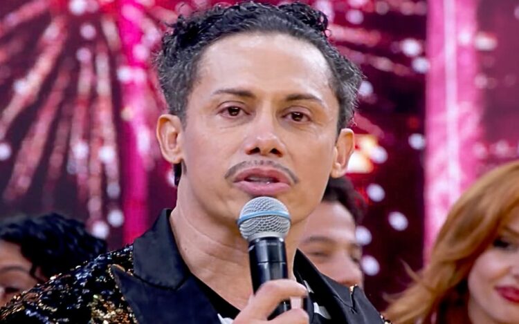 Silvero Pereira vende o