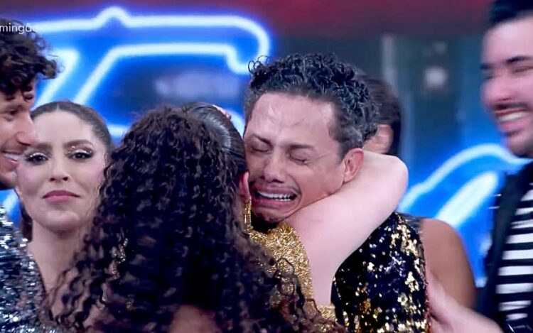 Silvero Pereira vende o 