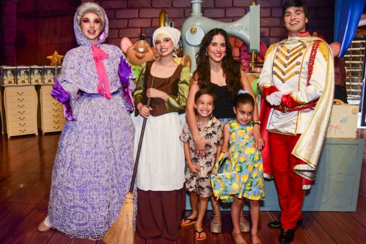 Camila Camargo na festa de aniversário de 1 ano de Clara