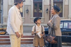 candinho (sérgio guizé), samir (davi malizia) e zulma (heloisa périsé) em êta mundo melhor