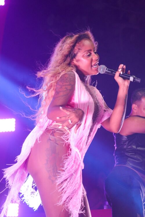 Cariúcha estreia como cantora 