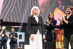 Fernanda Montenegro ovacionada na CCXP 2025