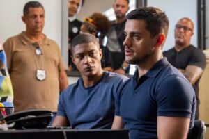 Danilo (Felipe Simas) se entrega