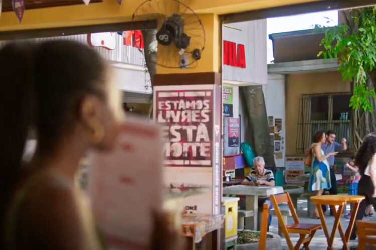 Leo flagra golpe de Ellen e Hudson em Dona de Mim