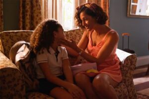 Ellen (Camila Pitanga) e Sofia (Elis Cabral) em 