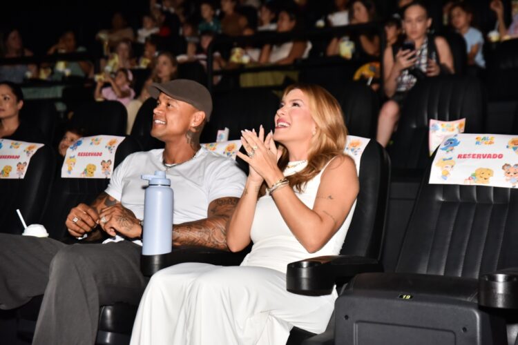 Lore Improta e Léo Santana assistem 'Galeroca'