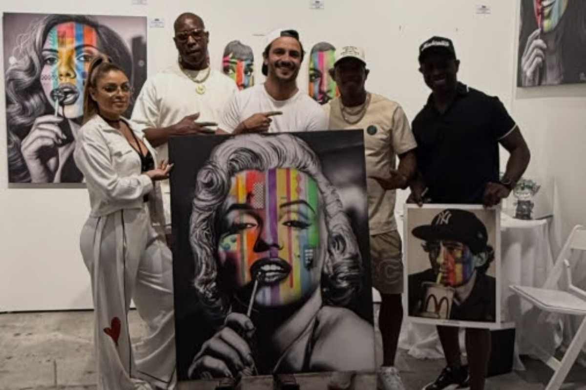 Ja Rule ficou mais de uma hora conferindo as obras do brasileiro Rich