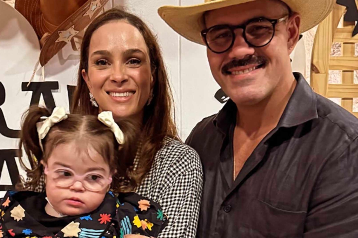 Juliano Cazarré, a esposa, Letícia, e a filha, Maria Guilhermina