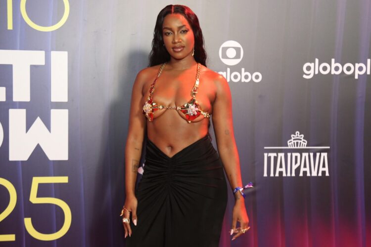 Look de IZA no Prêmio Multishow